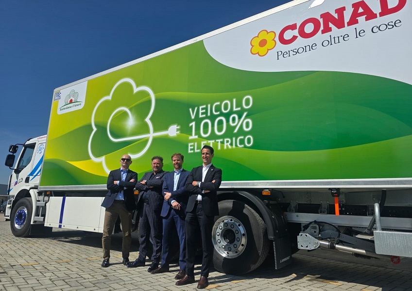 LC3 e Renault Trucks: trasporto sostenibile nei punti vendita PAC 2000A CONAD