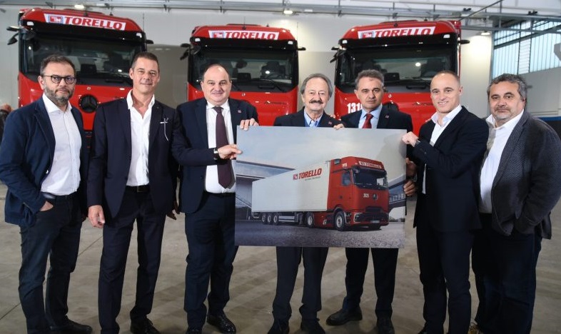 Torello investe nel futuro con i nuovi Actros L ProCabin Mercedes-Benz Trucks