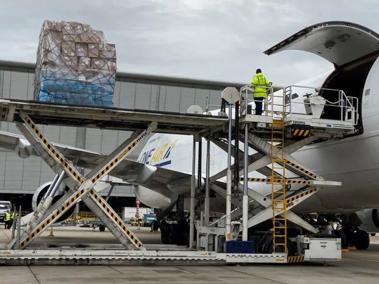 Leggero calo per il cargo aereo a febbraio