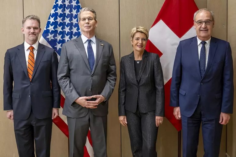 Colloqui Usa-Cina sui dazi al via a Ginevra: dialogo tra le due superpotenze economiche