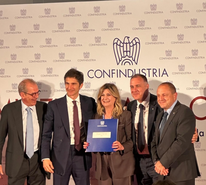 Premio alla carriera a Giuseppina Della Pepa: 40 anni in ANITA a servizio del trasporto e della logistica