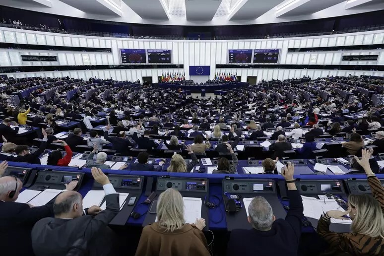 Semplificazione della carbon tax: il Parlamento UE approva il report Decaro sul CBAM