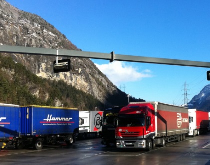 Svizzera: proposta tassa sul traffico anche per i camion elettrici