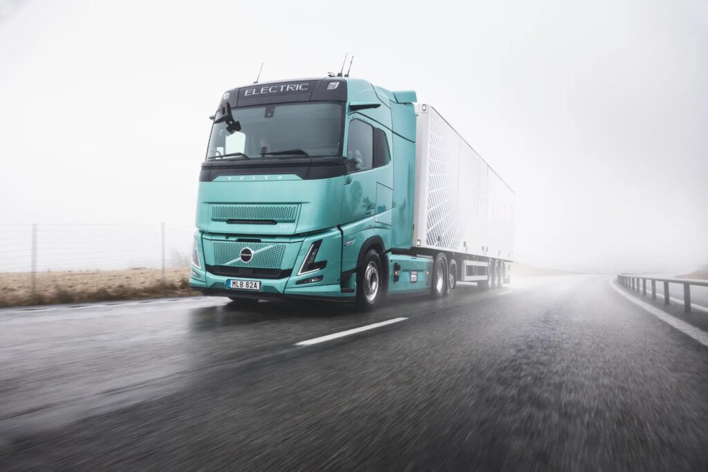 Volvo FH Aero Electric: 600 km di autonomia e ricarica in 40 minuti