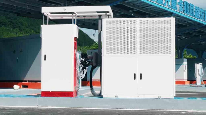 Huawei inaugura un hub per camion elettrici con ricarica da 100 km in 5 minuti transportonline