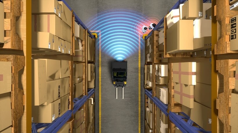 Yale introduce la telecamera per il rilevamento pedoni nei carrelli elevatori più sicurezza nei magazzini transportonline
