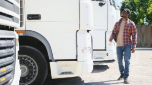 Carenza autisti IRU analizza cause e prospettive fino al 2030 transportonline