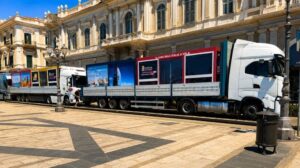 Green Planet Logistics gestisce il Nastro Rosa Tour 2026 grazie a una rete di 15 aziende specializzate in logistica e trasporto merci..