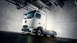 Mercedes-Benz eActros Lowliner nuovo truck elettrico per il trasporto merci a lungo raggio transportonline