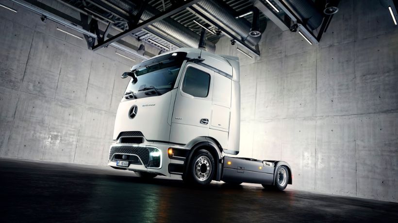 Mercedes-Benz eActros Lowliner nuovo truck elettrico per il trasporto merci a lungo raggio transportonline