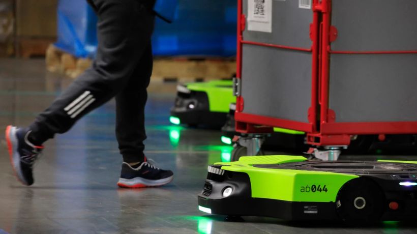 Robotica logistica Amazon presenta il nuovo Proteus TRANSPORTONLINE