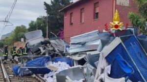 Scontro tra treno merci e autocarro a Cefalù, linea ferroviaria interrotta transportonline